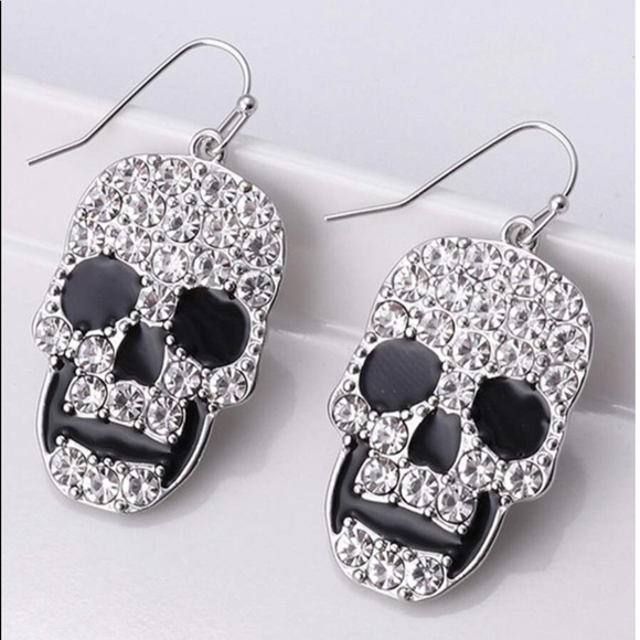 Skull Earrings - Picture 1 of 3